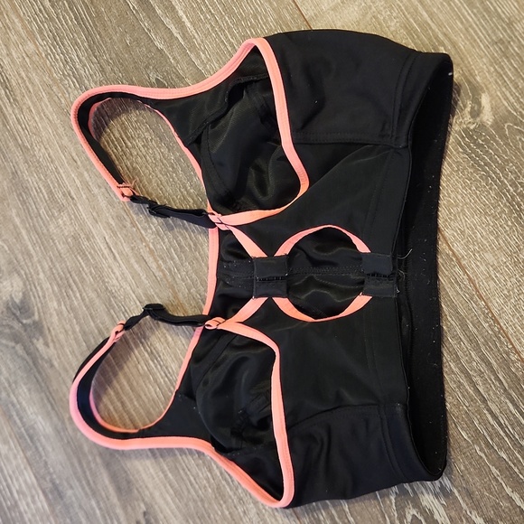 32I sports bra - Picture 3 of 4